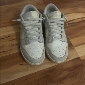 Nike Light Gray Sneakers 5.5 in grade school 7 in women’s